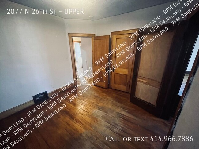 Building Photo - Huge 3BR upper unit in Park West neighborhood