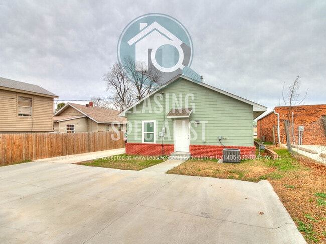Building Photo - Central Norman 4 Bed 3 Bath House PRE-LEAS...