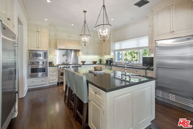 Building Photo - 980 Stradella Rd