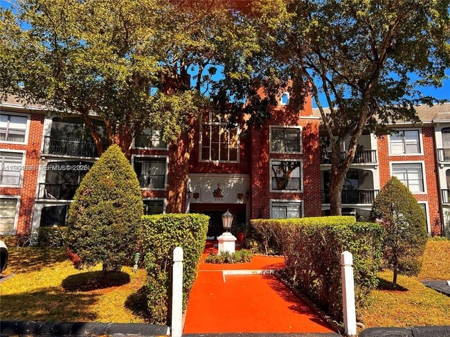 Building Photo - 3760 Inverrary Dr