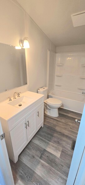 Building Photo - 968 Cy Cir