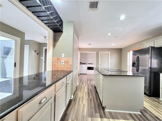 Building Photo - 13122 Waldemere Dr