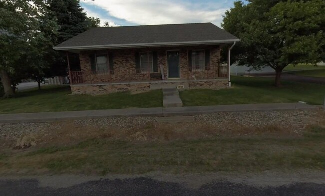 Primary Photo - 102 E Pearl St