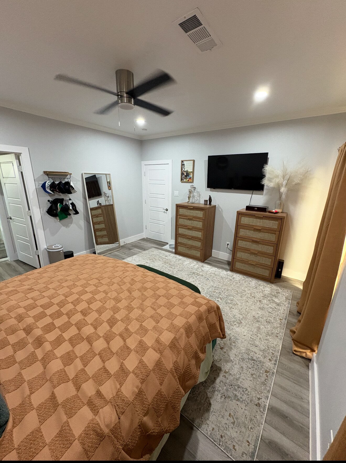 Building Photo - 1930 Shaw St