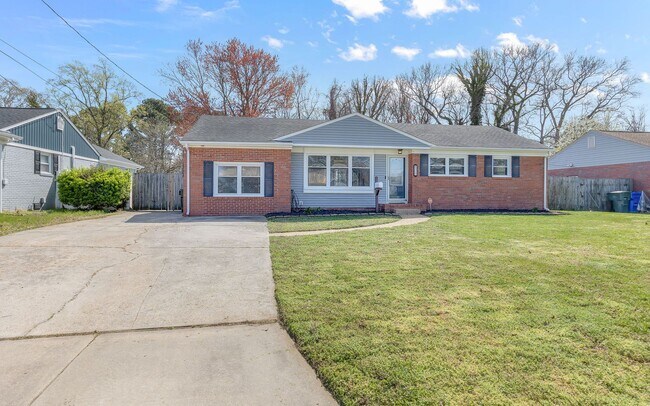 Building Photo - For Rent. 4 Bedrooms
