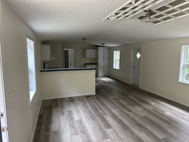 Building Photo - 140 Baywood Trail