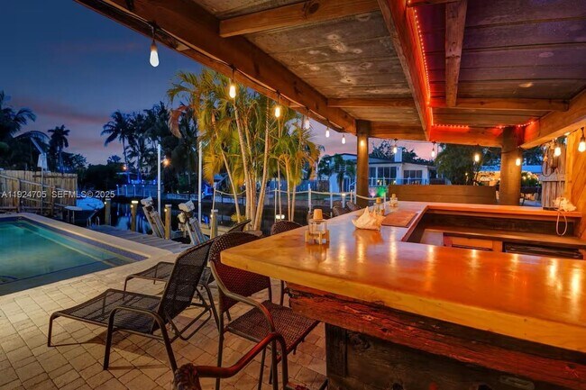 Building Photo - 2525 Gulfstream Ln