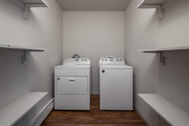 Building Photo - 530 S Lake St