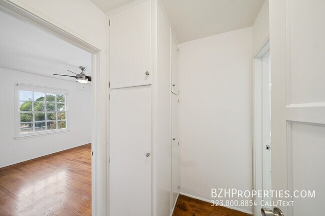 Building Photo - 12027 Albers St