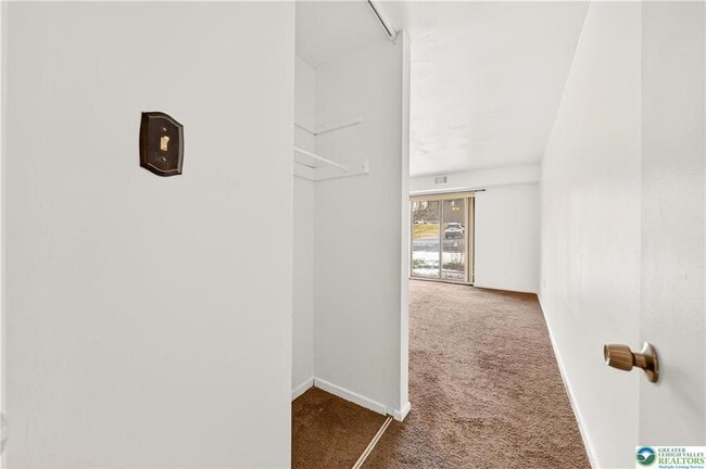 Building Photo - 1575 Creekside Rd