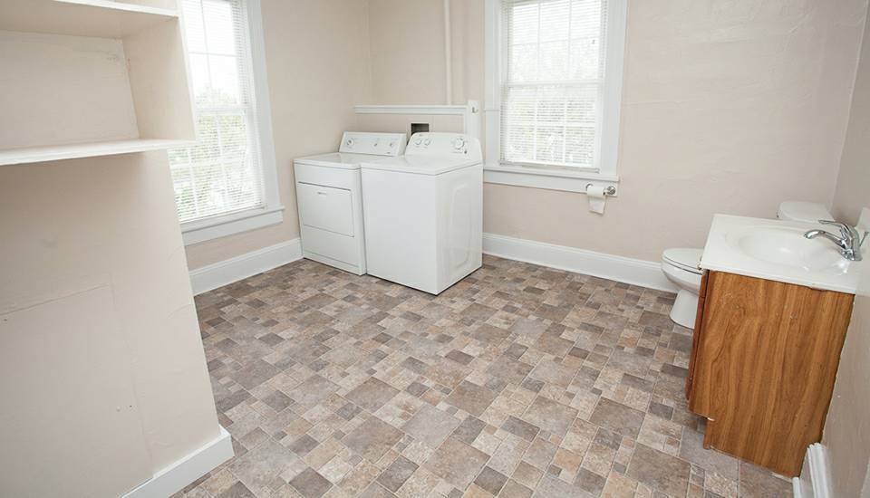 washer & dryer in upstairs full bathroom - 350 collicello st