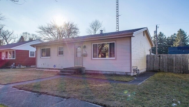 Building Photo - 709 Hoyt St