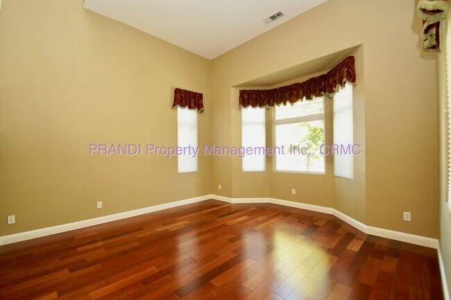 Building Photo - 19 Waterbury Ln