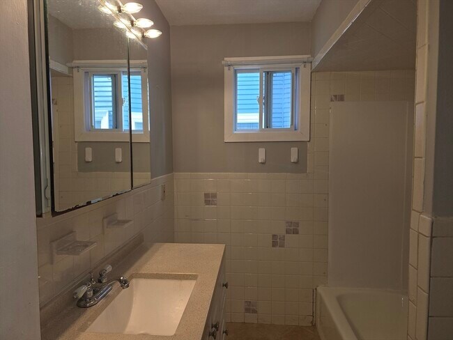 Building Photo - 119 Webster St