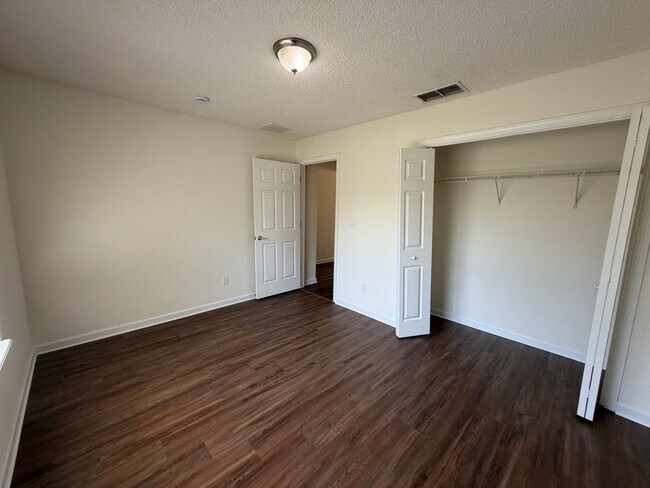 Building Photo - Comfort, Convenience & a Fresh Start in Palm Coast!