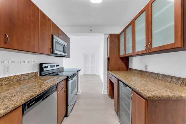 Building Photo - 401 69th St