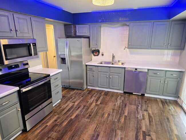 Building Photo - 320 34th St