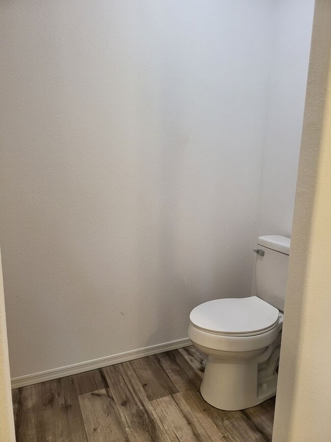 Building Photo - Beautiful 3 Bed 2 Bath House!
