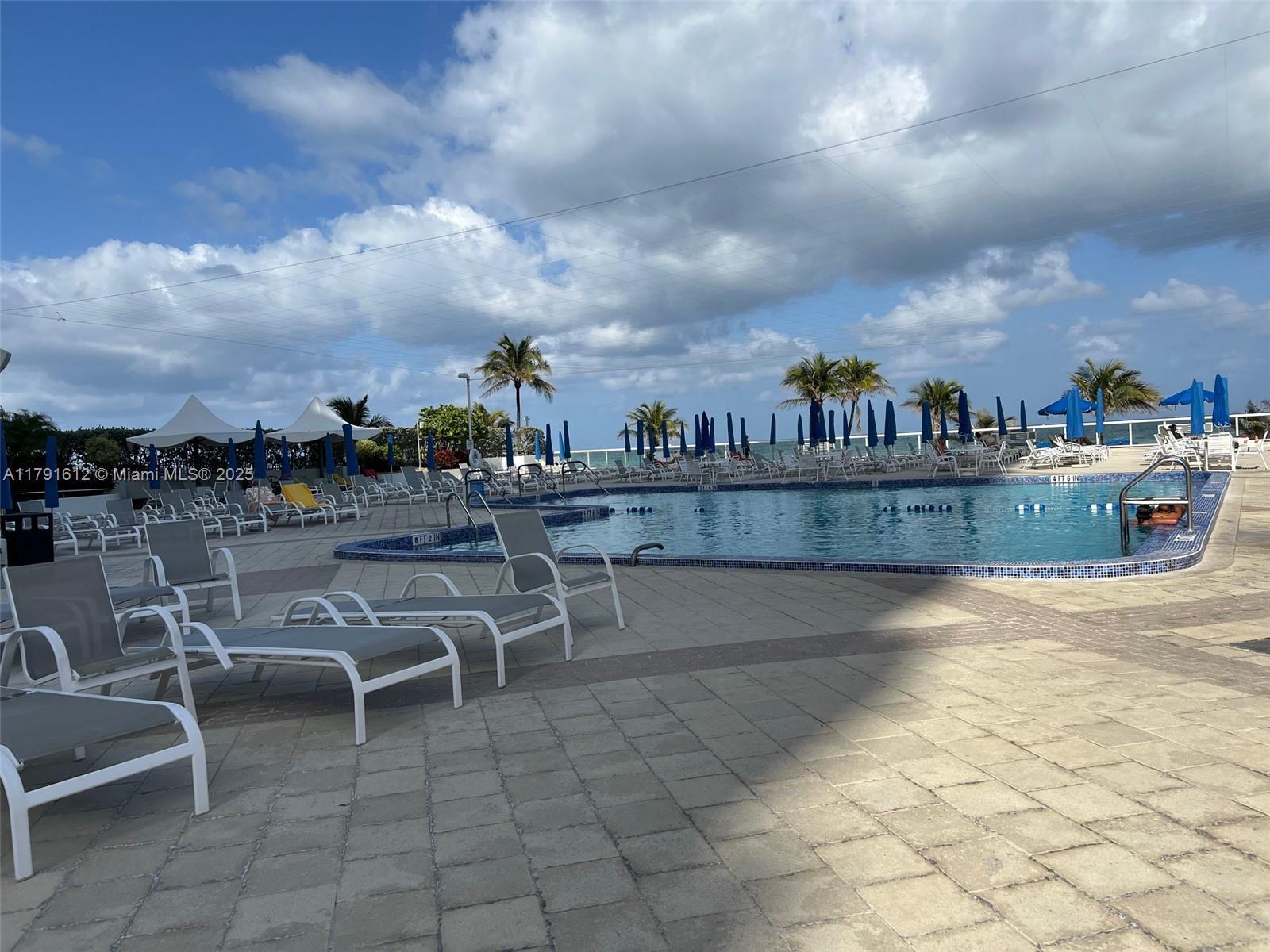 Building Photo - 2030 S Ocean Dr