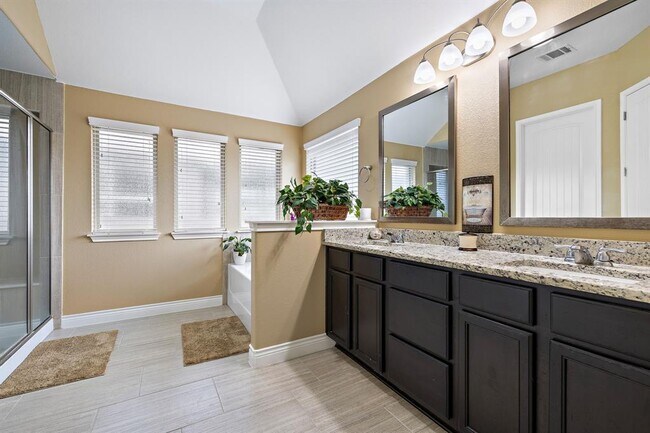 Building Photo - 163 Mount Ellen St