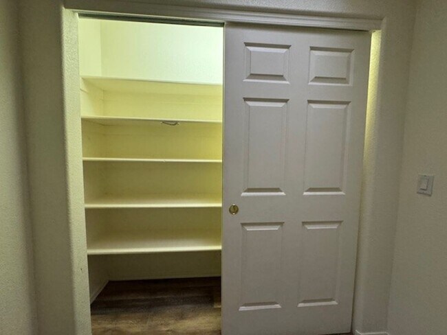 Building Photo - 3BR with SOLAR-NO Electric Bills! RV Gate & Parking, Bullhead Parkway