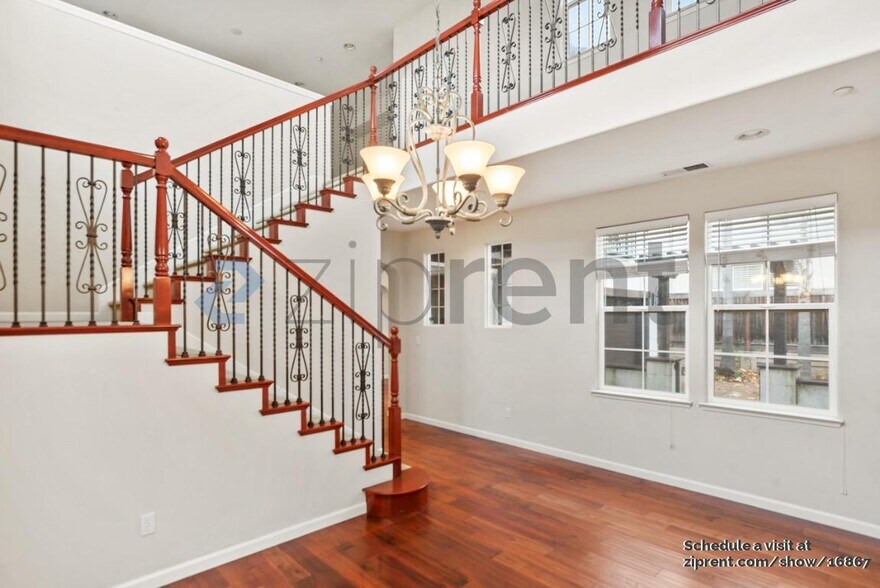 Building Photo - Unit