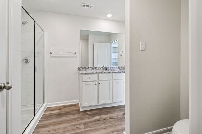 Building Photo - 520 Trinity Trl