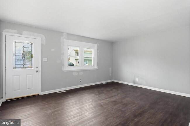 Building Photo - 4 Coville Dr