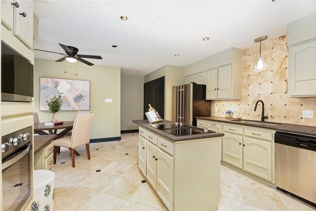Building Photo - 18138 Bal Harbour Dr