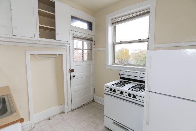 Building Photo - 563 W Aldine Ave