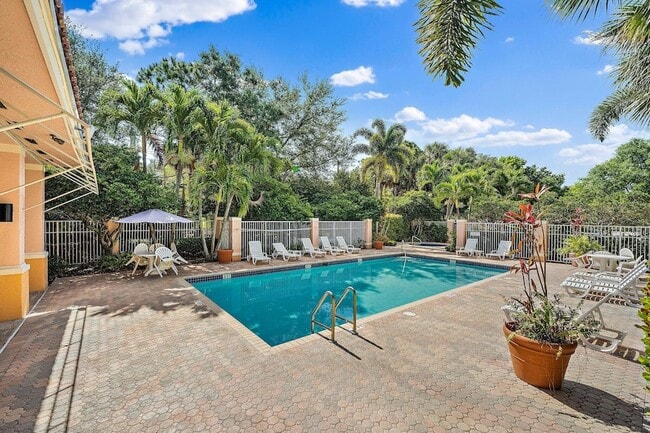 Building Photo - 1203 Town Center Dr