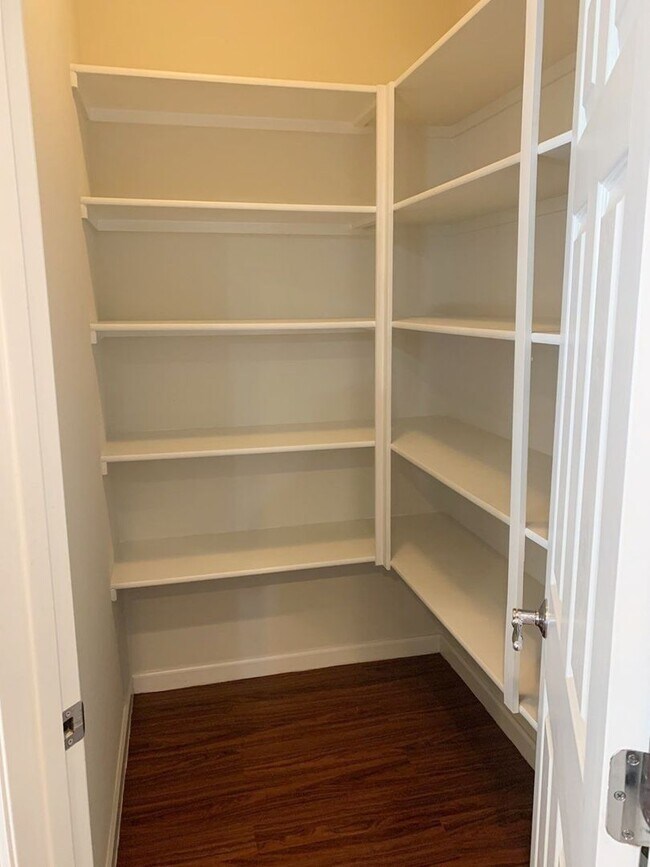 Building Photo - 229 Loma Linda Loop NE