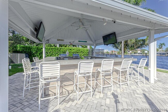 Building Photo - 6417 Bay Club Dr