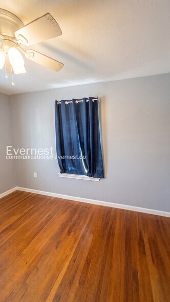 Building Photo - 118 Cravens Ave
