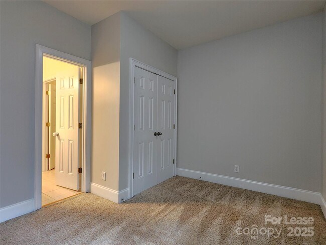 Building Photo - 5524 Strabane Dr