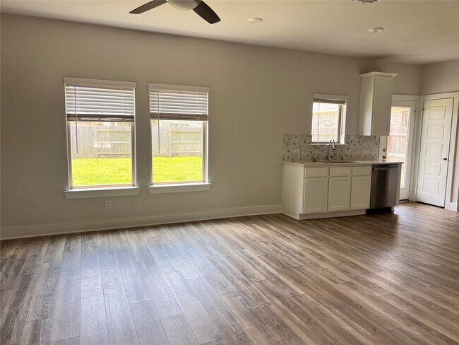 Building Photo - 10638 Whitejacket
