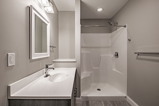 Building Photo - 8 Friendly Way