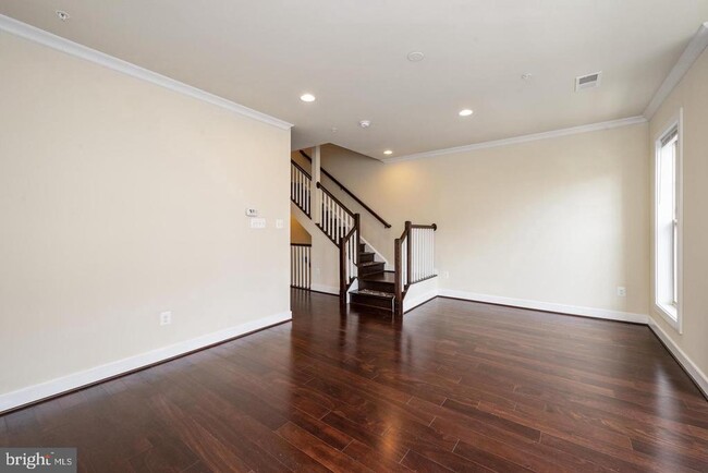 Building Photo - 219 Strummer Ln