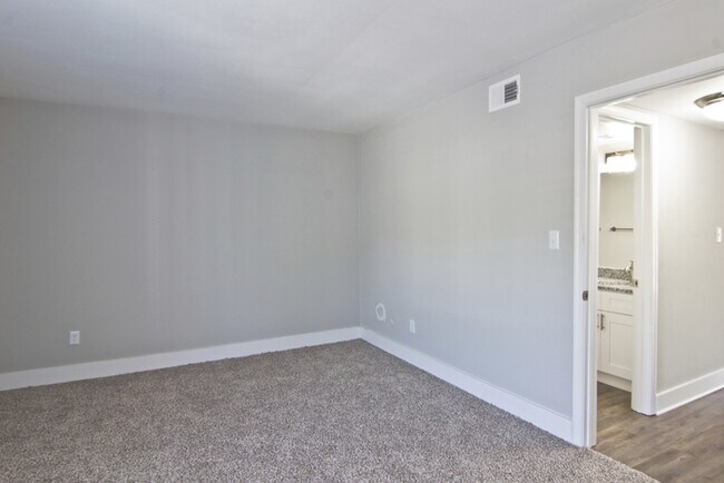 Building Photo - 1311 Waterfront Dr