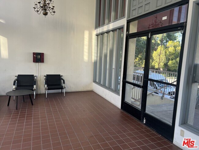 Building Photo - 18640 Collins St