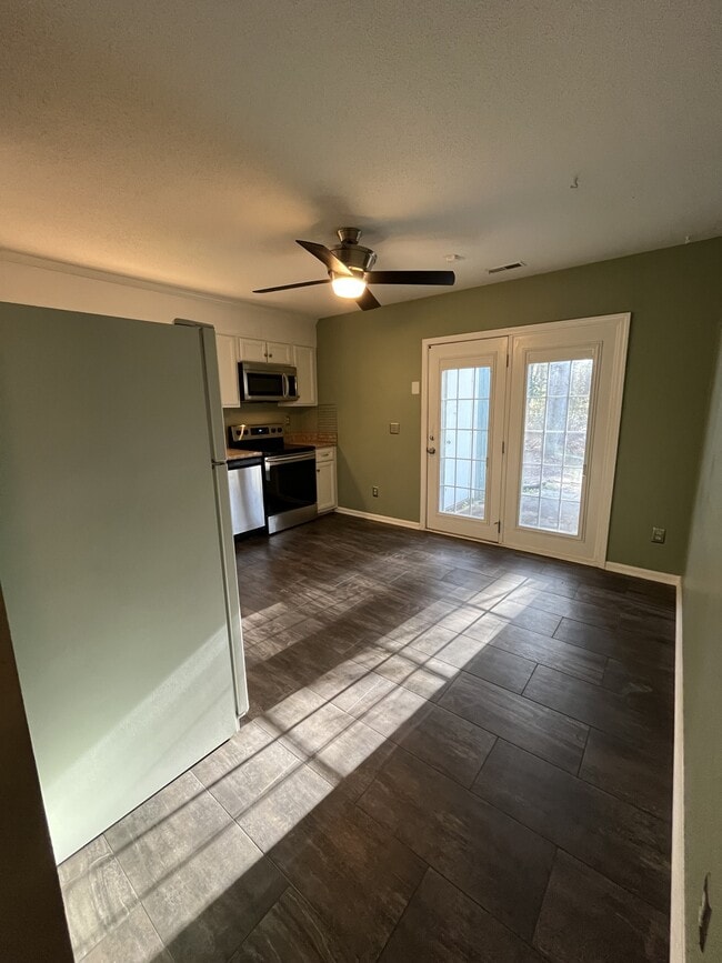 Building Photo - 12 Poppy Trail