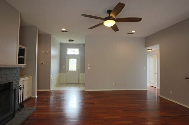 Building Photo - COMING SOON! Stunning 3 Bed 2 Bath Home in Lindale ISD!