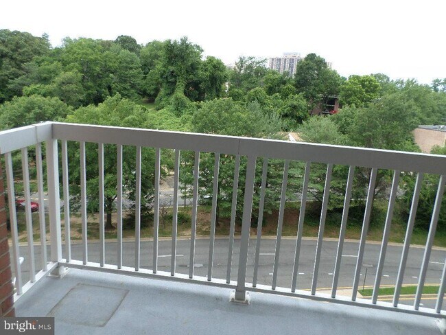 Building Photo - 3101 N Hampton Dr