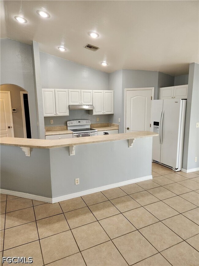 Building Photo - 1627 S Gator Cir