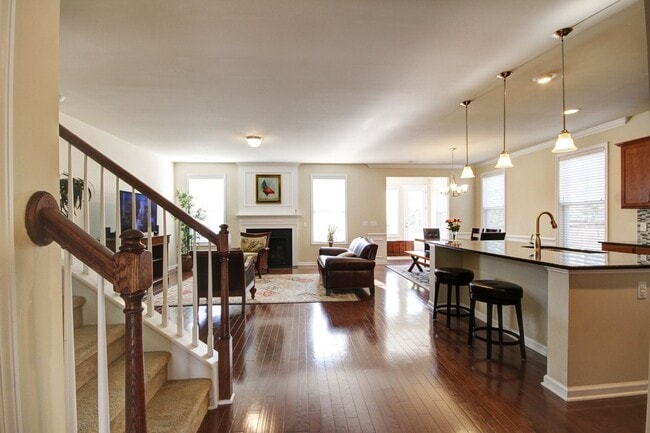 Building Photo - Stunning 4 bedroom in Park West - Mt. Pleasant