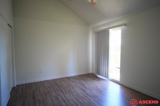 Building Photo - Cute Apartment Located in the Southwest!