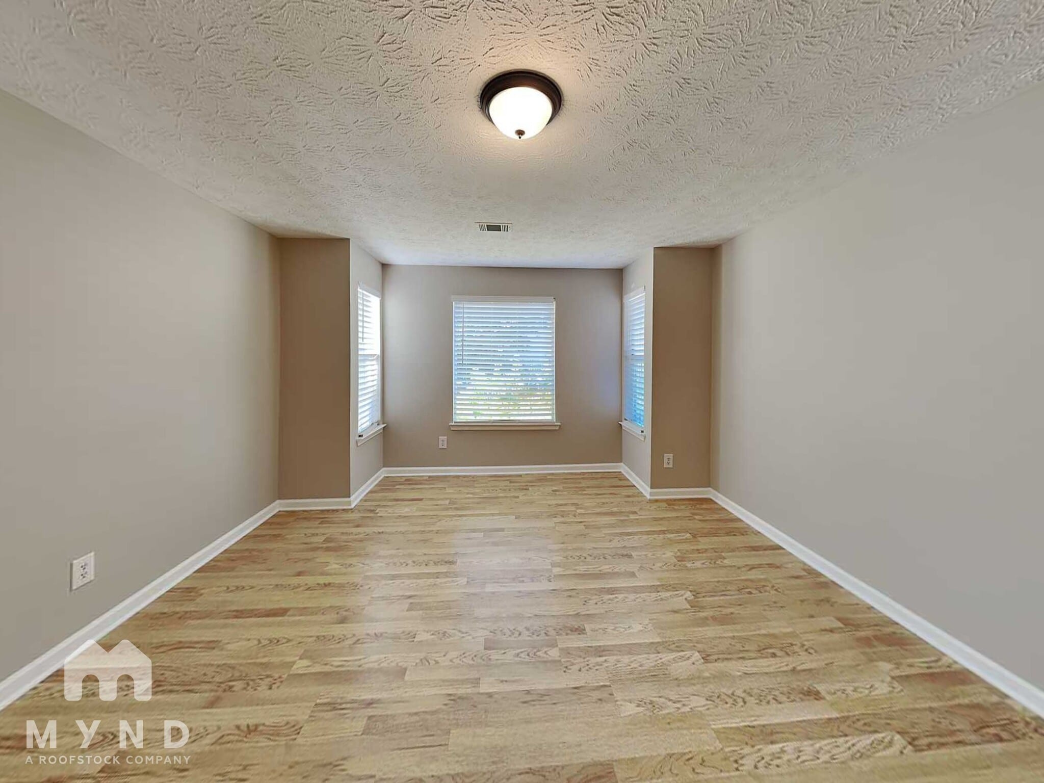 Building Photo - 134 Oak Cir S