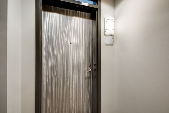 Building Photo - Move-in Ready 1BR 1BA at the Alta is a Min...