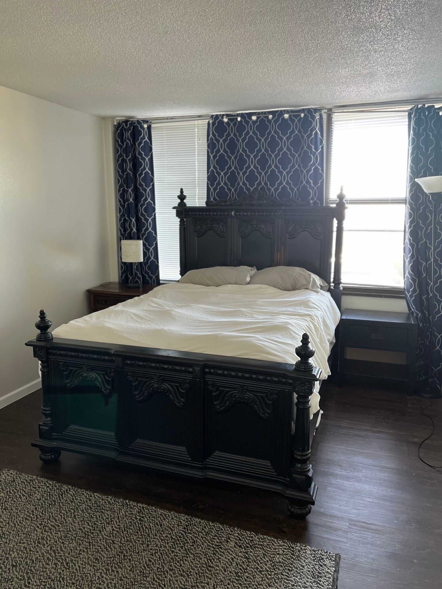 Building Photo - 450 W 7th St