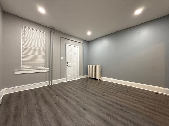 Building Photo - Spacious 3-Bedroom Home with Modern Interior Finishes